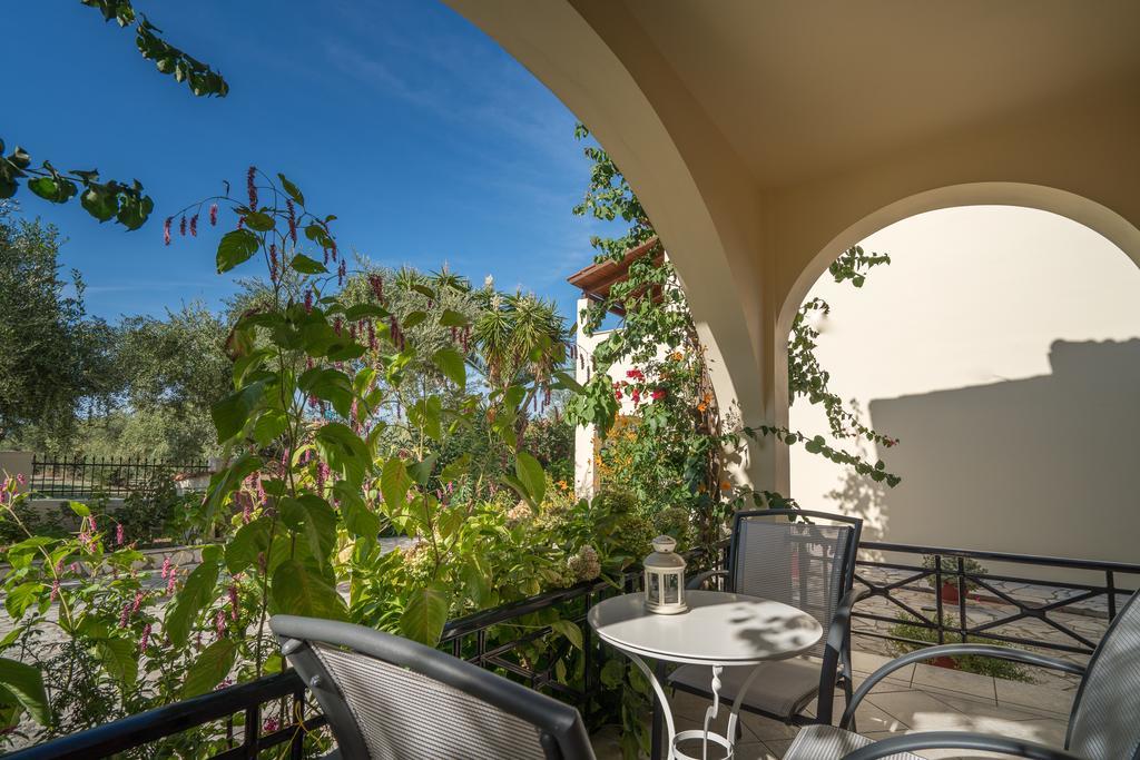 Olga Studios Vasilikos  Bilik gambar